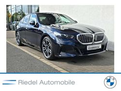 M carbonschwarz metallic Gebraucht 2025 BMW 520 M Sport Limousine | 51.690 € (Guter Preis)