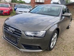 Grau Gebraucht 2012 Audi A4 Attraction Limousine | 10.999 € (Etwas zu teuer)