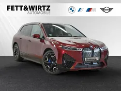 Aventurinrot metallic Gebraucht 2024 BMW iX Sport Line SUV | 77.777 € (Fairer Preis)