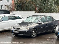 Grau Gebraucht 2000 Opel Vectra Limousine | 1.000 € (Superpreis)