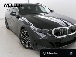Black sapphire (schwarz) Gebraucht 2025 BMW 520 M Sport Kombi | 49.435 € (Superpreis)