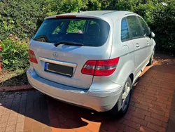 Silber Gebraucht 2011 Mercedes B200 Van / Kleinbus | 7.999 € (Etwas zu teuer)