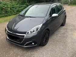 Grau Gebraucht 2017 Peugeot 208 Allure Kleinwagen | 6.950 € (Guter Preis)