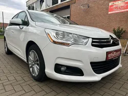 Weiß Gebraucht 2011 Citroën C4 Tendance Limousine | 5.990 € (Teuer)