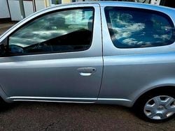 Silber Gebraucht 2002 Toyota Yaris Kleinwagen | 2.700 € (Teuer)