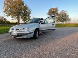 Grau Gebraucht 2000 Renault Mégane Limousine | 1.300 € (Fairer Preis)
