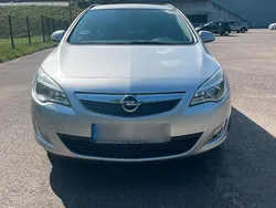 Silber Gebraucht 2011 Opel Astra Kombi | 4.000 € (Fairer Preis)