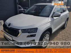 (moonwhite (2y2y)) Gebraucht 2024 Skoda Karoq Selection SUV | 30.790 € (Guter Preis)