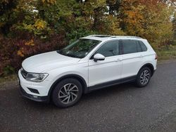 Weiß Gebraucht 2018 VW Tiguan Sound SUV | 22.500 € (Etwas zu teuer)