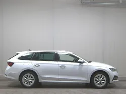 Weiss Gebraucht 2023 Skoda Octavia Style Kombi | 19.980 € (Fairer Preis)