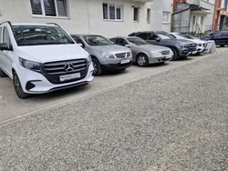 Weiß Gebraucht 2024 Mercedes Vito Van / Kleinbus | 41.000 € (Fairer Preis)