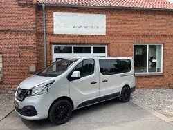 Grau Gebraucht 2018 Nissan NV300 Premium Edition Van | 21.500 € (Teuer)