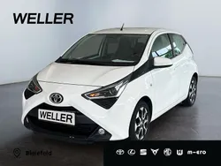 Weiss Gebraucht 2020 Toyota Aygo X-play Kleinwagen | 10.990 € (Etwas zu teuer)