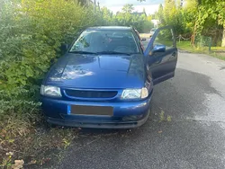 Blau Gebraucht 1999 Seat Cordoba Kleinwagen | 900 €