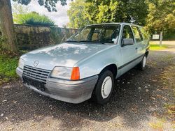 Blau Gebraucht 1987 Opel Kadett Kombi | 2.999 €