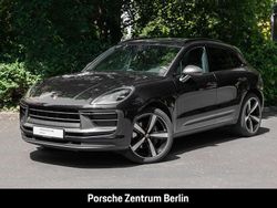 Tiefschwarzmetallic Gebraucht 2023 Porsche Macan Sport SUV | 75.330 € (Teuer)