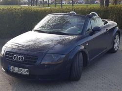 Blau Gebraucht 2003 Audi TT Roadster Cabrio | 2.110 €