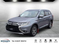 Grau Gebraucht 2016 Mitsubishi Outlander SUV | 13.990 € (Fairer Preis)