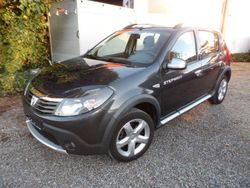 Grau Gebraucht 2011 Dacia Sandero Stepway Limousine | 4.990 €