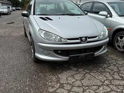 Silber Gebraucht 2003 Peugeot 206 Kleinwagen | 900 € (Fairer Preis)