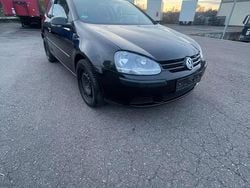 Schwarz Gebraucht 2004 VW Golf V Kleinwagen | 2.800 € (Fairer Preis)
