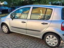 Grau Gebraucht 2007 Renault Modus Van / Kleinbus | 2.000 €