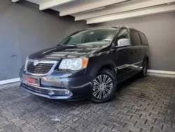 Schwarz Gebraucht 2015 Lancia Voyager S Van / Kleinbus | 16.990 € (Fairer Preis)