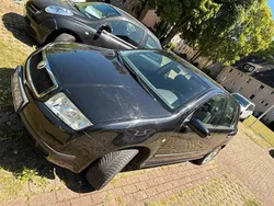 Schwarz Gebraucht 2004 Skoda Fabia Kleinwagen | 750 € (Guter Preis)