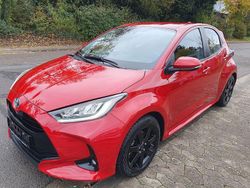 Rot Gebraucht 2022 Toyota Yaris Hybrid Team Limousine | 17.600 € (Guter Preis)
