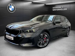 Grau Gebraucht 2024 BMW 540 Comfort Edition Kombi | 69.590 €