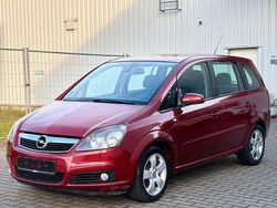Rot Gebraucht 2005 Opel Zafira Edition Van / Kleinbus | 3.490 € (Fairer Preis)