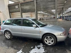 Silber Gebraucht 1998 Audi A4 Kombi | 900 € (Fairer Preis)