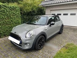 Grau Gebraucht 2017 Mini Cooper D Kleinwagen | 15.500 € (Etwas zu teuer)
