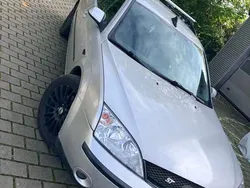 Silber Gebraucht 2001 Ford Mondeo Ghia Kombi | 3.000 €