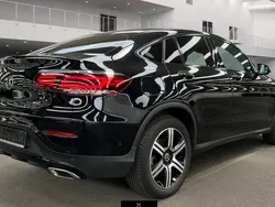 Schwarz Gebraucht 2021 Mercedes GLC200 Exclusive SUV | 40.750 € (Teuer)