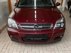 Rot Gebraucht 2004 Opel Vectra Limousine | 3.200 € (Teuer)
