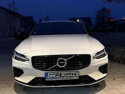 Weiß Gebraucht 2020 Volvo V60 R-Design Kombi | 33.600 € (Superpreis)