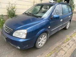 Blau Gebraucht 2005 Kia Carens Van / Kleinbus | 850 € (Fairer Preis)