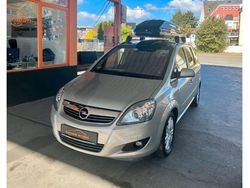 Grau Gebraucht 2010 Opel Zafira Sport Van / Kleinbus | 6.690 € (Teuer)