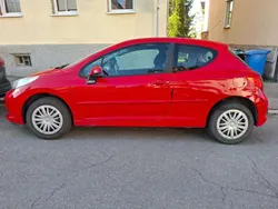 Rot Gebraucht 2009 Peugeot 207 Limousine | 3.999 € (Etwas zu teuer)