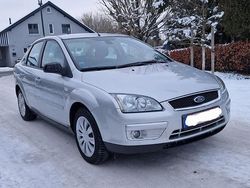 Grau Gebraucht 2006 Ford Focus Limousine | 850 € (Superpreis)