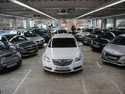 Weiß Gebraucht 2012 Opel Insignia Edition Kombi | 2.490 € (Fairer Preis)