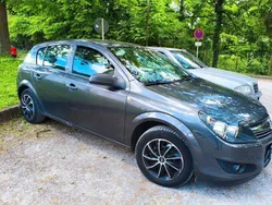 Grau Gebraucht 2009 Opel Astra Edition Limousine | 2.200 € (Fairer Preis)