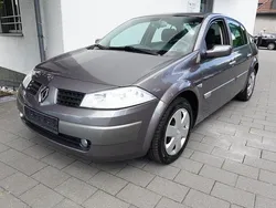 Grau Gebraucht 2004 Renault Mégane II Dynamique Limousine | 2.800 € (Etwas zu teuer)