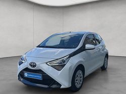 Weiß Gebraucht 2020 Toyota Aygo X-play Kleinwagen | 7.490 € (Fairer Preis)