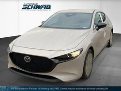 Grau (platinum quartz m) Neu 2024 Mazda 3 Nagisa Limousine | 28.590 € (Fairer Preis)