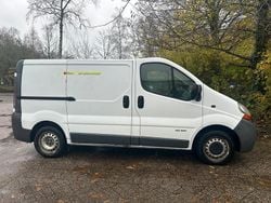 Weiß Gebraucht 2005 Renault Trafic Van / Kleinbus | 3.300 € (Guter Preis)