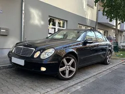 Schwarz Gebraucht 2002 Mercedes E220 Classic Limousine | 1.500 € (Superpreis)