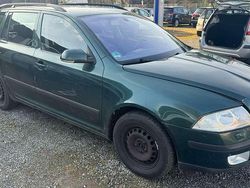 Grün Gebraucht 2007 Skoda Octavia Kombi | 2.201 € (Superpreis)
