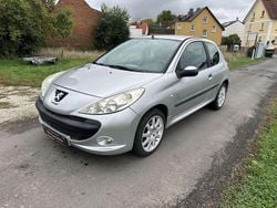 Aluminiumgrau/metallic Gebraucht 2011 Peugeot 206 Basis Kleinwagen | 2.490 € (Etwas zu teuer)